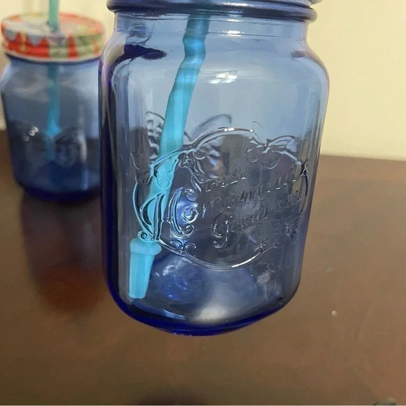 Pioneer Woman Blue Glass Drinking cups with lids and straws set of 2 - Picture 4 of 4